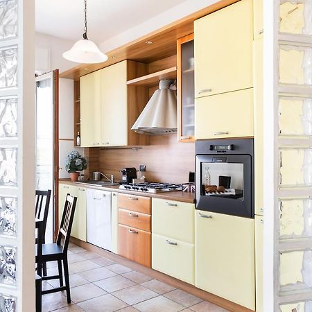 Santa Chiara Apartment By Myhomeincomo Como Exterior foto