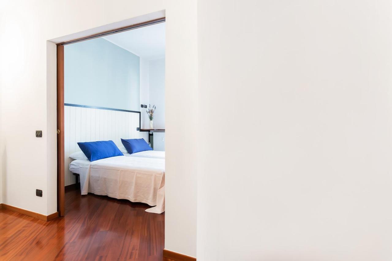 Santa Chiara Apartment By Myhomeincomo Como Exterior foto