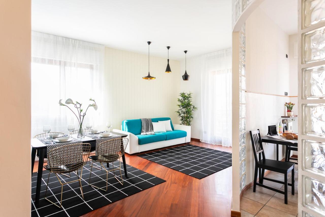 Santa Chiara Apartment By Myhomeincomo Como Exterior foto