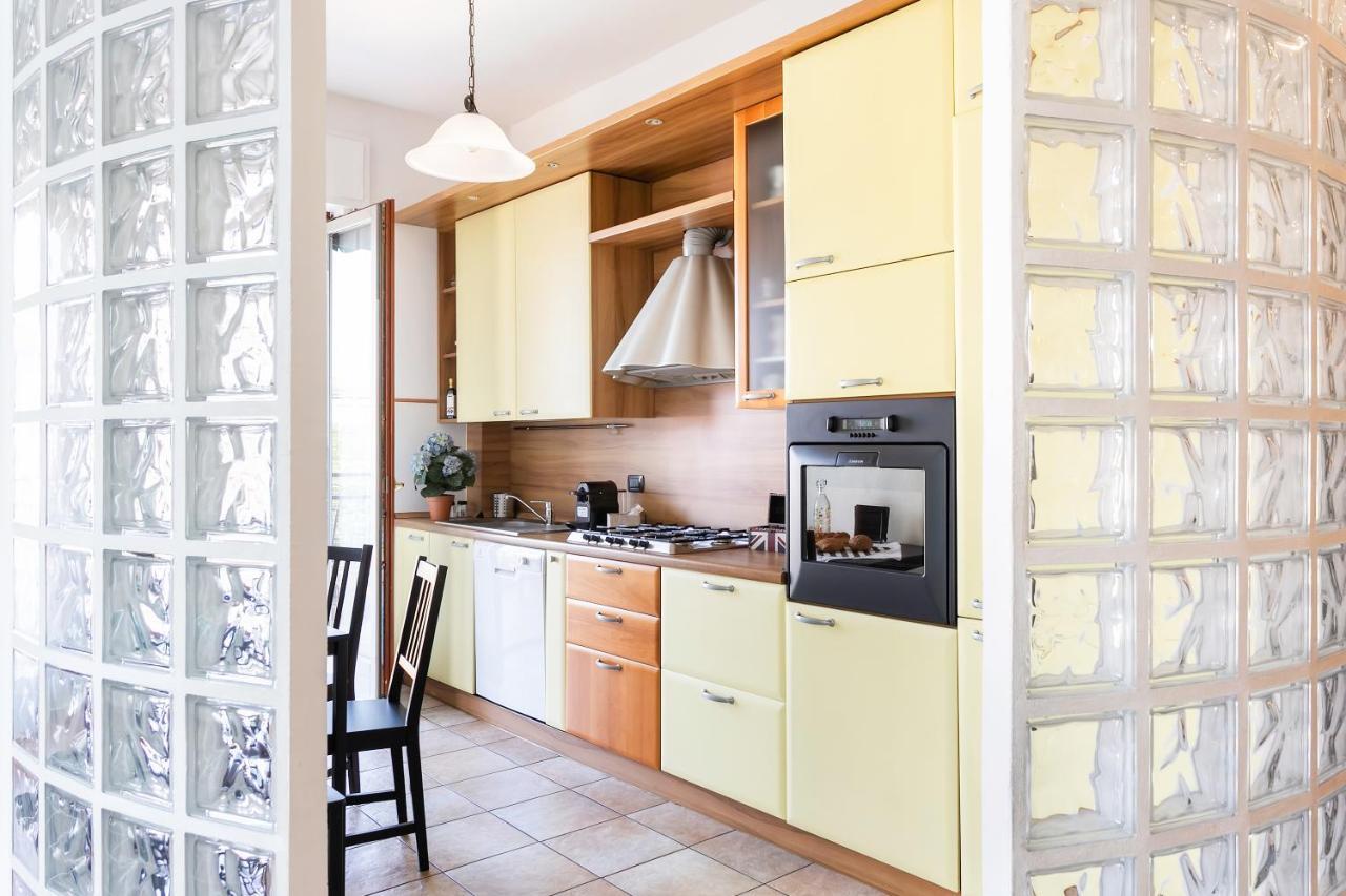 Santa Chiara Apartment By Myhomeincomo Como Exterior foto