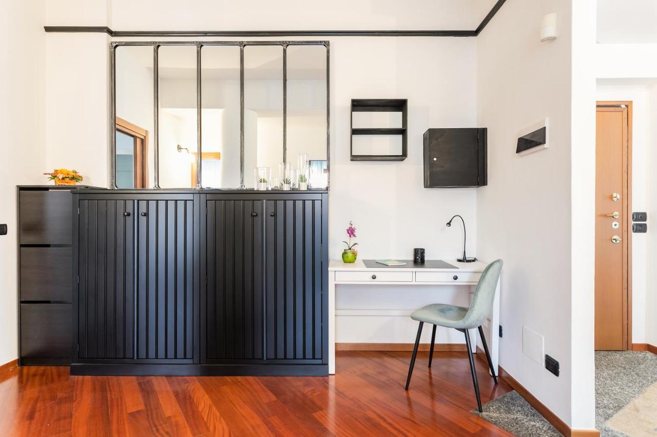 Santa Chiara Apartment By Myhomeincomo Como Exterior foto